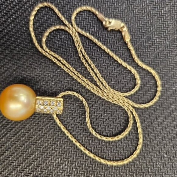 18 KT - SOUTH SEA PEARL NECKLACE AND RING - Picture 6 of 9